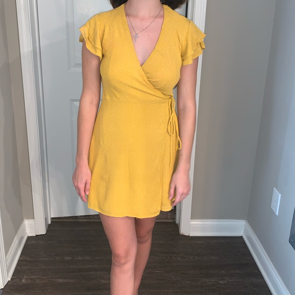 HARPER HERITAGE SIZE SMALL YELLOW POLKA DOT DRESS